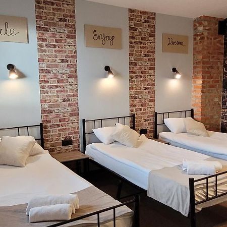 Hotel Tirest Grebiszew Dış mekan fotoğraf