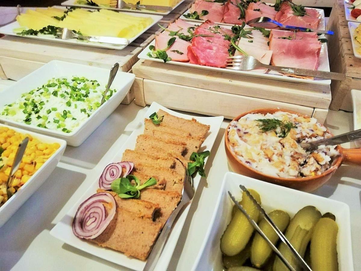 Hotel Tirest Grebiszew Dış mekan fotoğraf