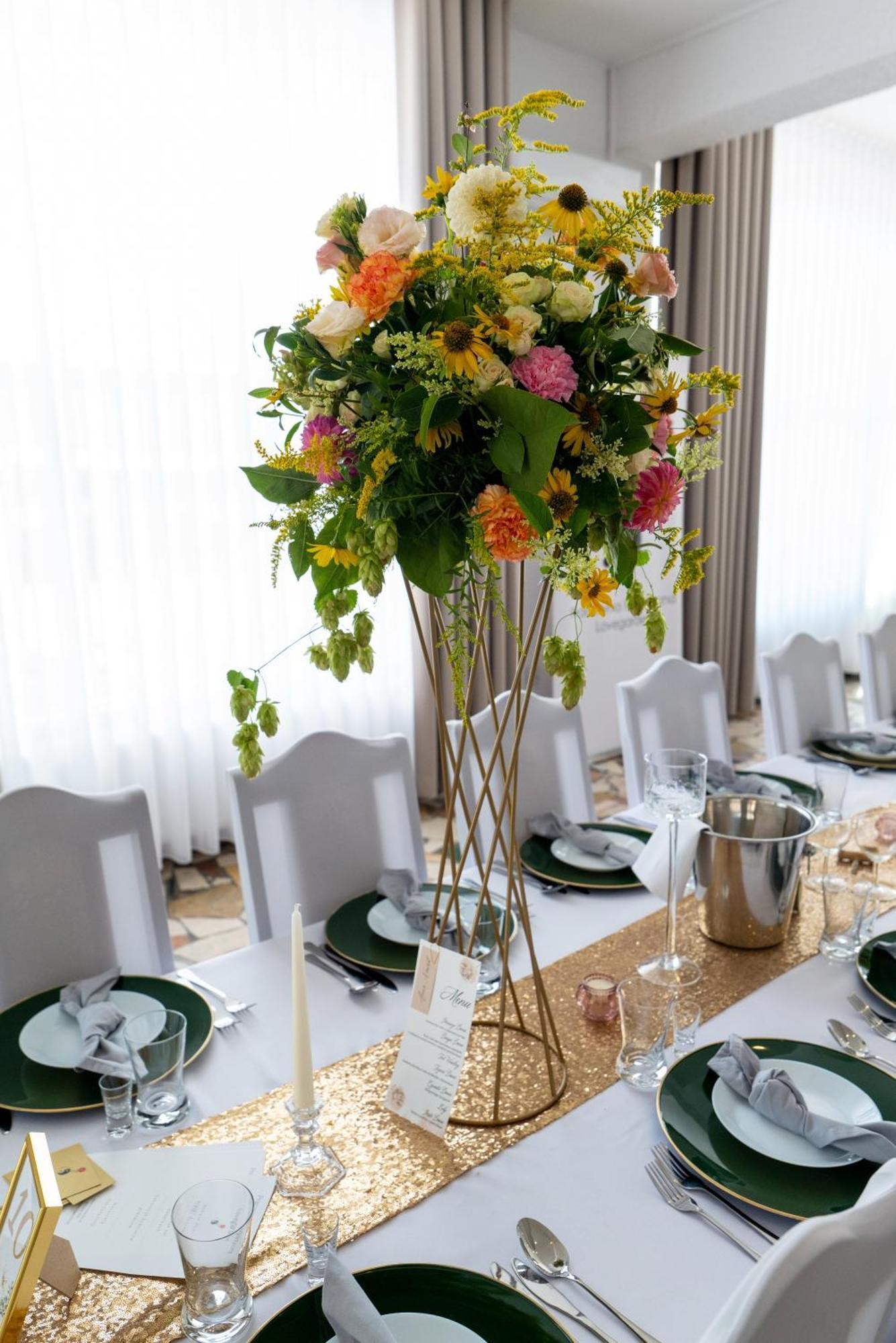 Hotel Tirest Grebiszew Dış mekan fotoğraf