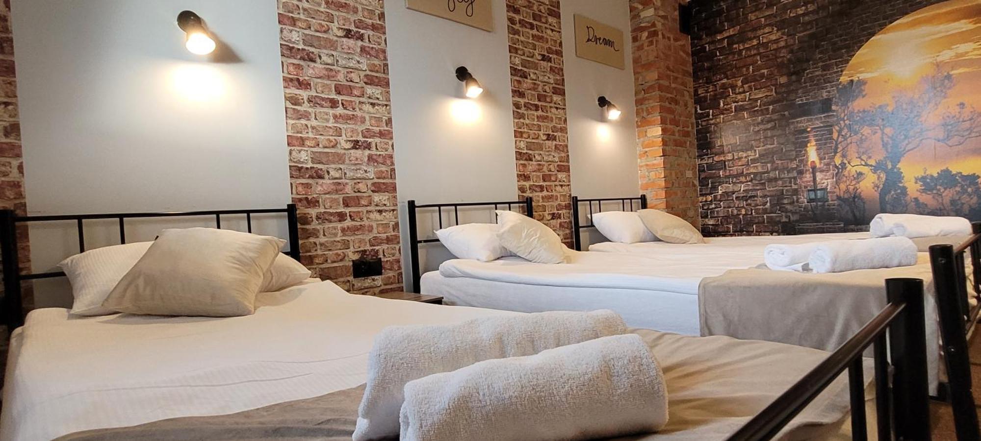 Hotel Tirest Grebiszew Dış mekan fotoğraf