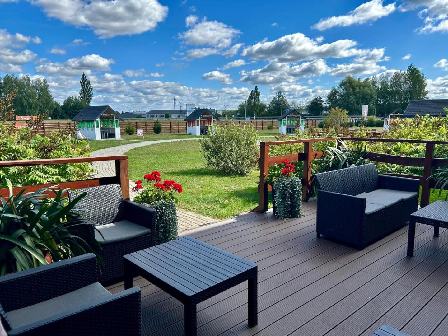 Hotel Tirest Grebiszew Dış mekan fotoğraf
