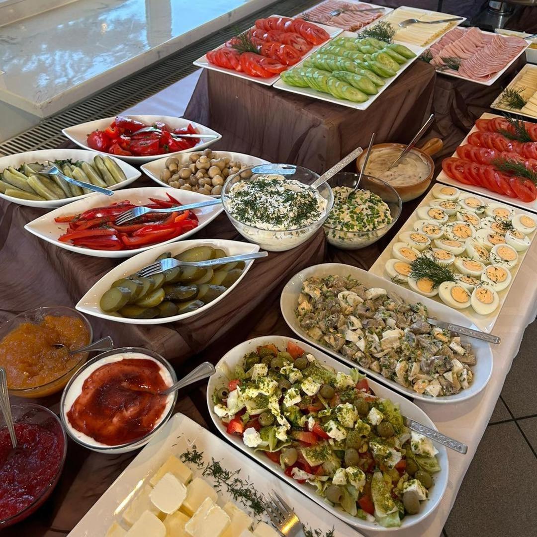 Hotel Tirest Grebiszew Dış mekan fotoğraf