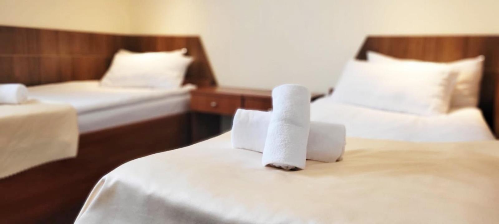 Hotel Tirest Grebiszew Dış mekan fotoğraf