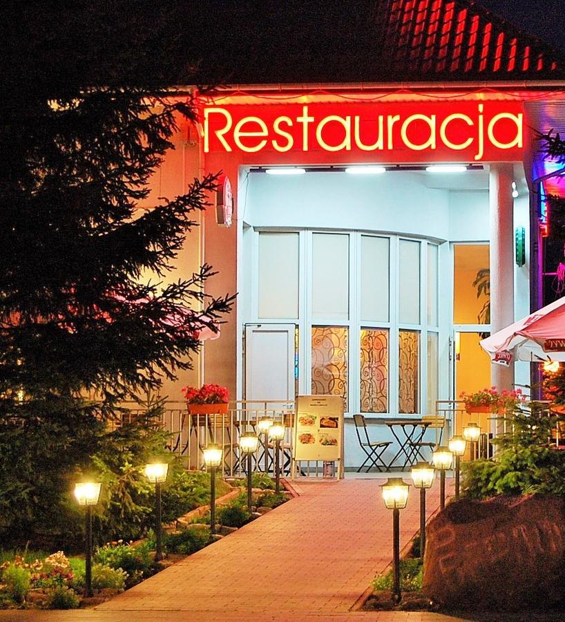 Hotel Tirest Grebiszew Dış mekan fotoğraf