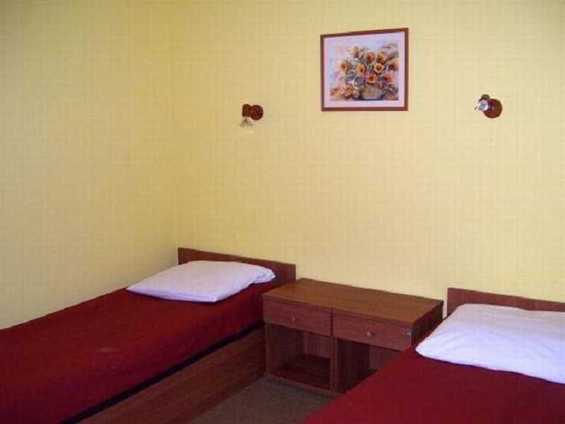 Hotel Tirest Grebiszew Dış mekan fotoğraf